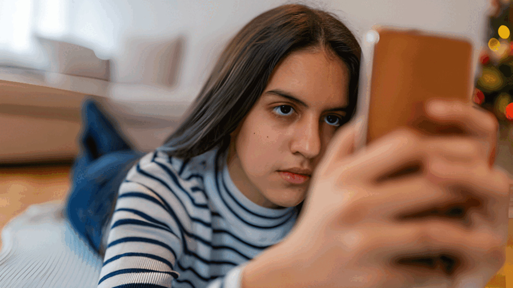 Sosyal Medyanın Etkileri: FOMO Nedir?